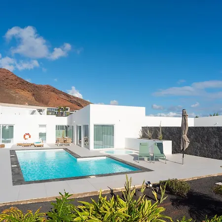 Villa Ereza Royal Elite Hoopoe 109